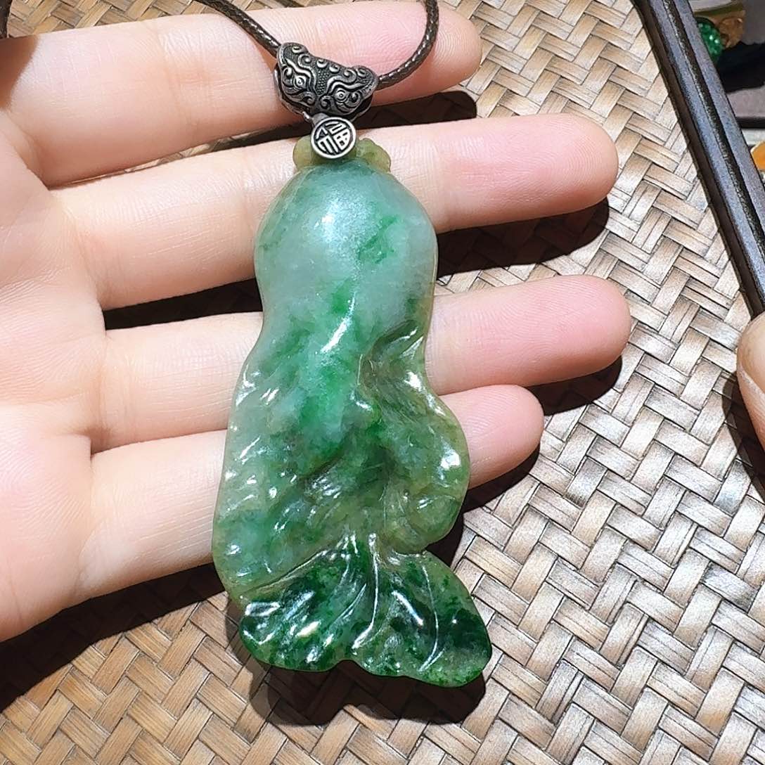 颈饰未镶嵌翡翠个性十足