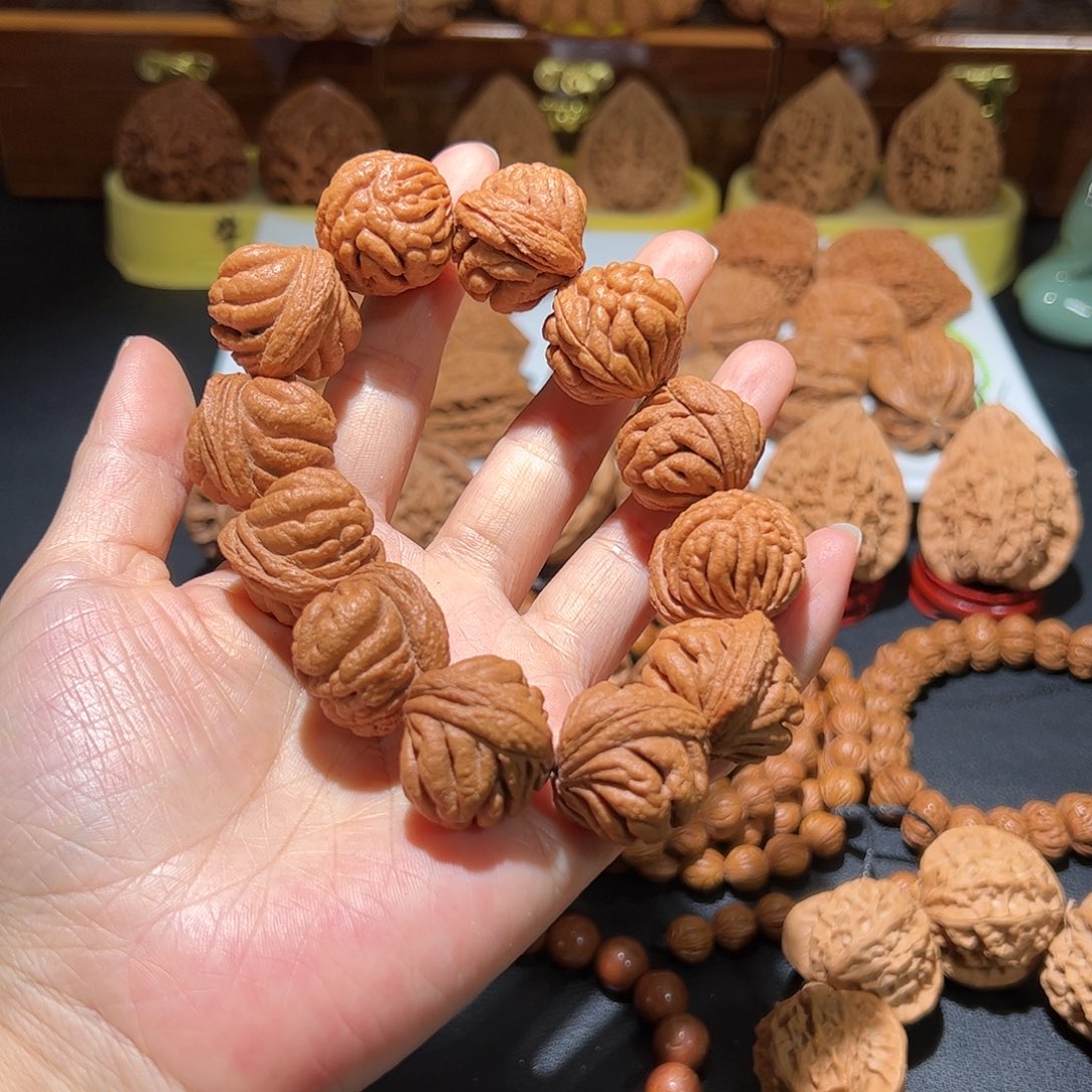文玩核桃把件卖***墨疙瘩龙