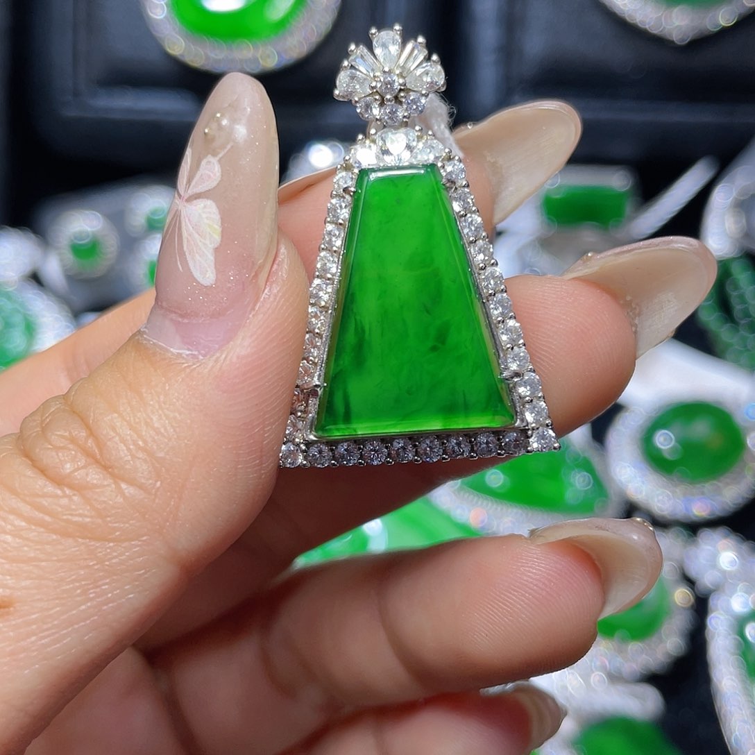 翡翠颈饰银S925镶嵌翡翠