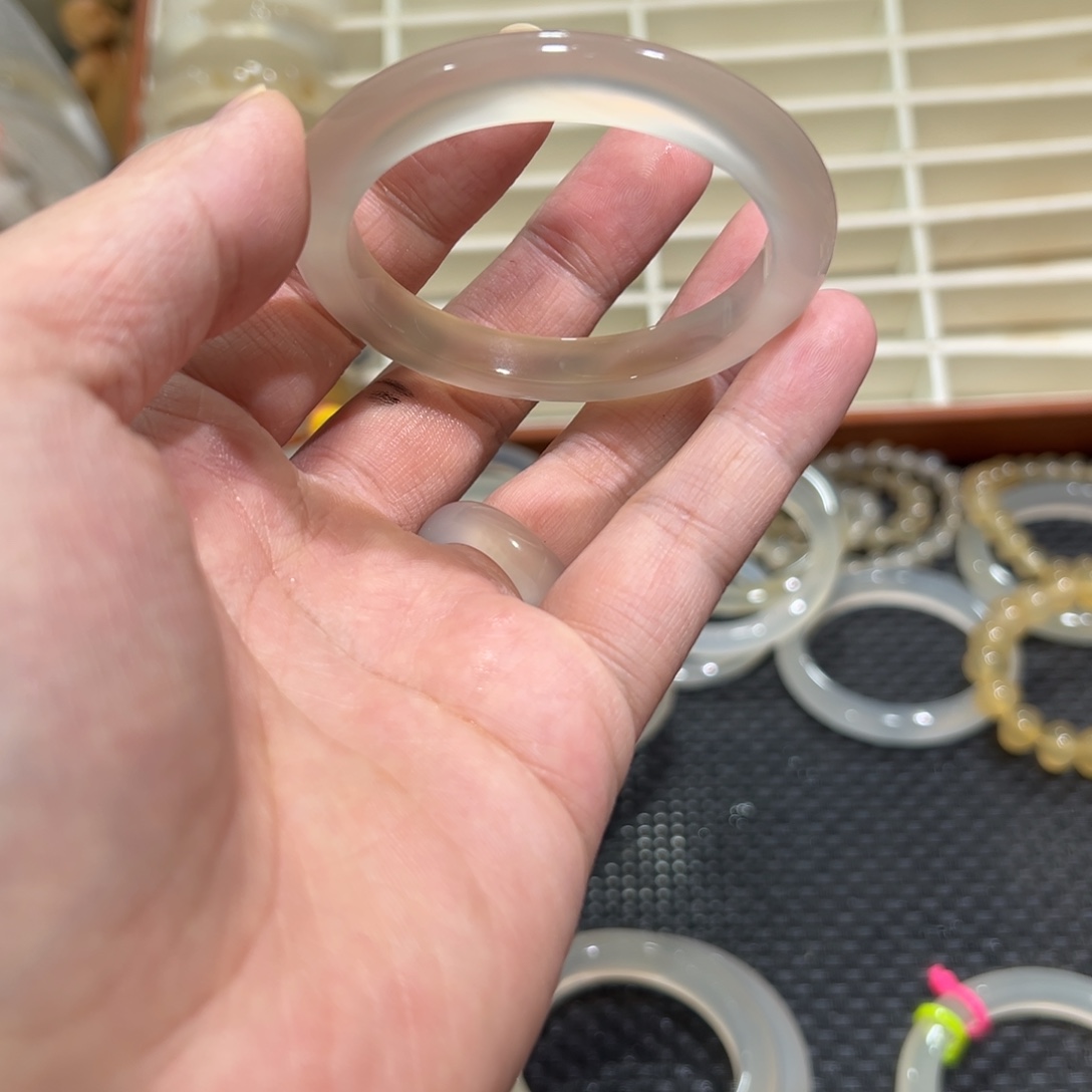 玛瑙/玉髓未镶嵌手镯52圈有包容19