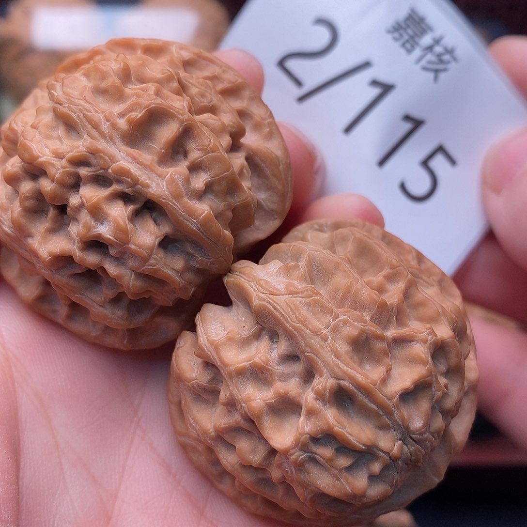 文玩核桃把件43苹果园 红皮老树