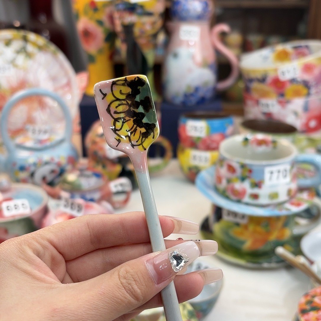 瓷片给哈哈哈哈哈哈哈哈哈哈哈哈