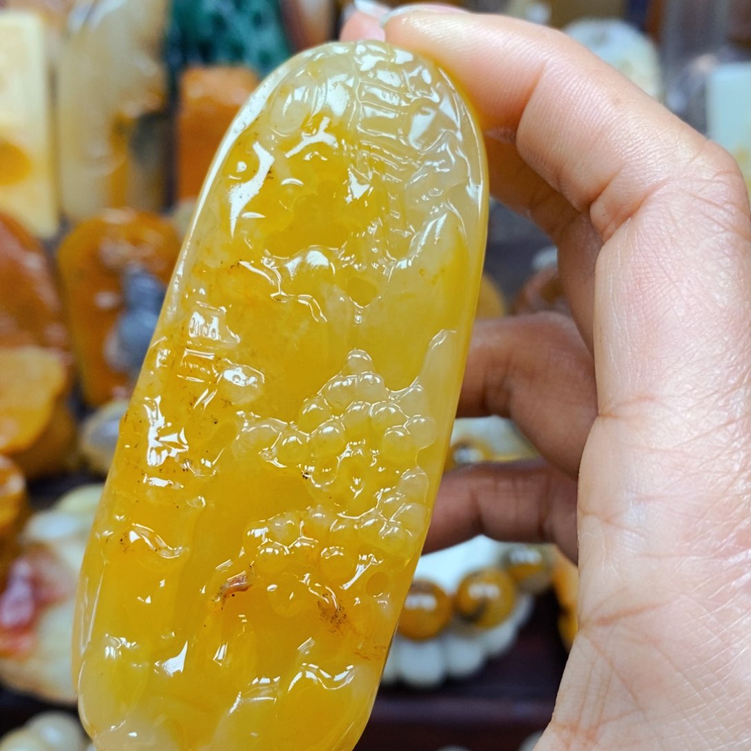 石英质玉（黄龙玉）颈饰未镶嵌