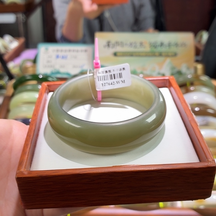 未镶嵌手镯和田玉14。 57