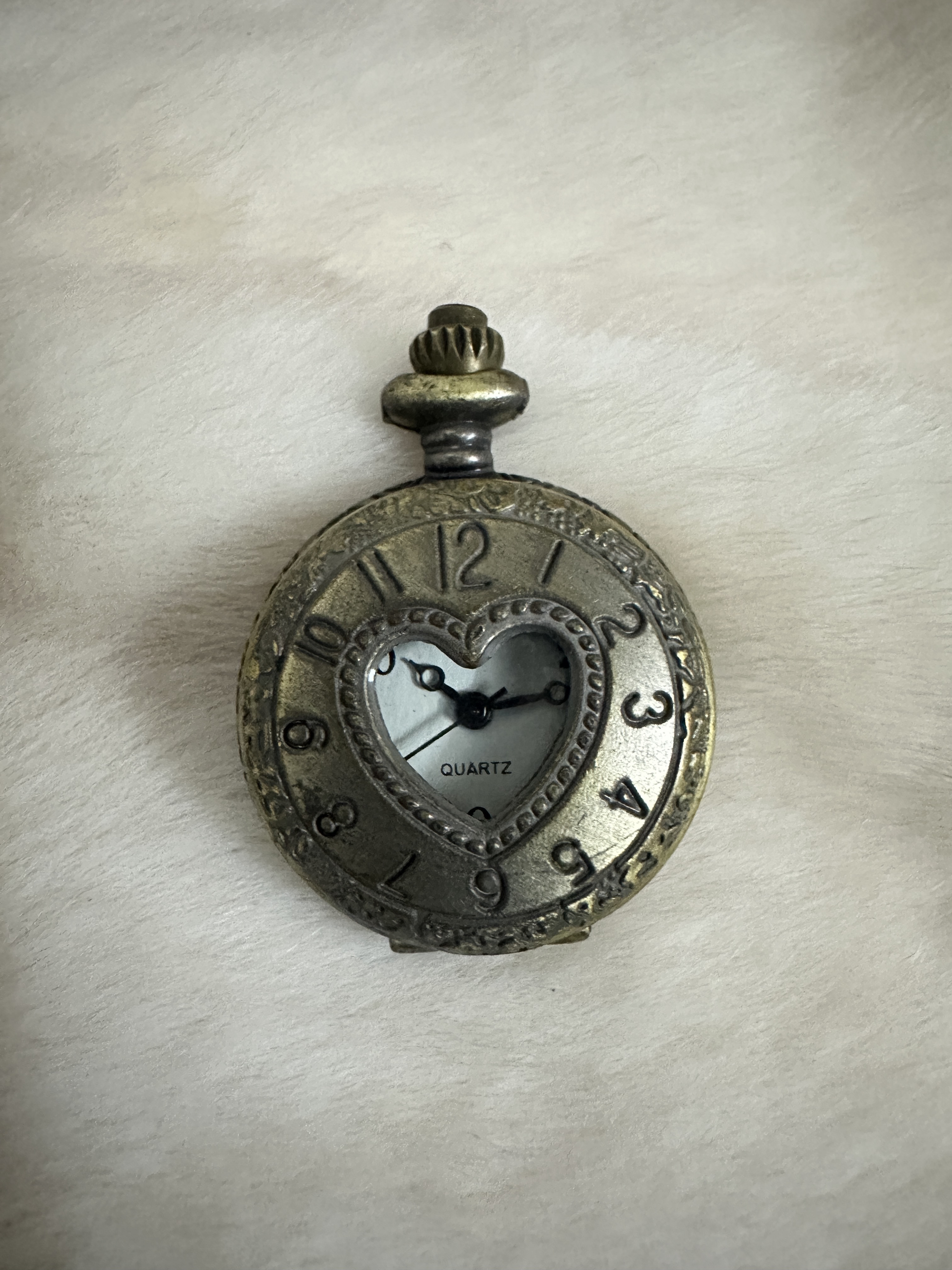 复古翻盖式镂空罗马怀表经典款式（以直播间展示为准）