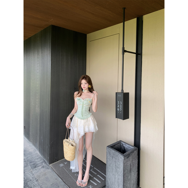 甜美清新花朵吊带+女夏新款设计感收腰法式小众不规则蛋糕裙礼服