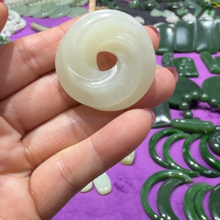 木****和田玉未镶嵌手镯