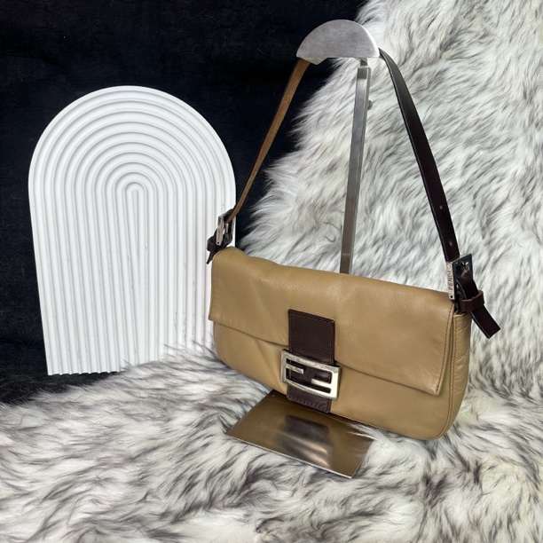 95新 FENDI/芬迪 咖色法棍单肩腋下包