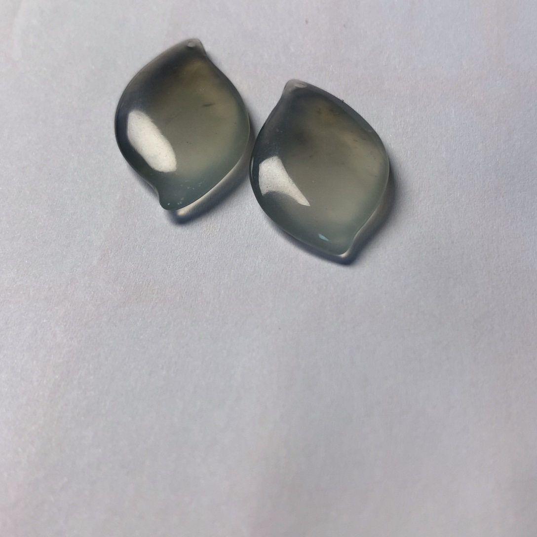 蛇纹石玉未镶嵌耳环