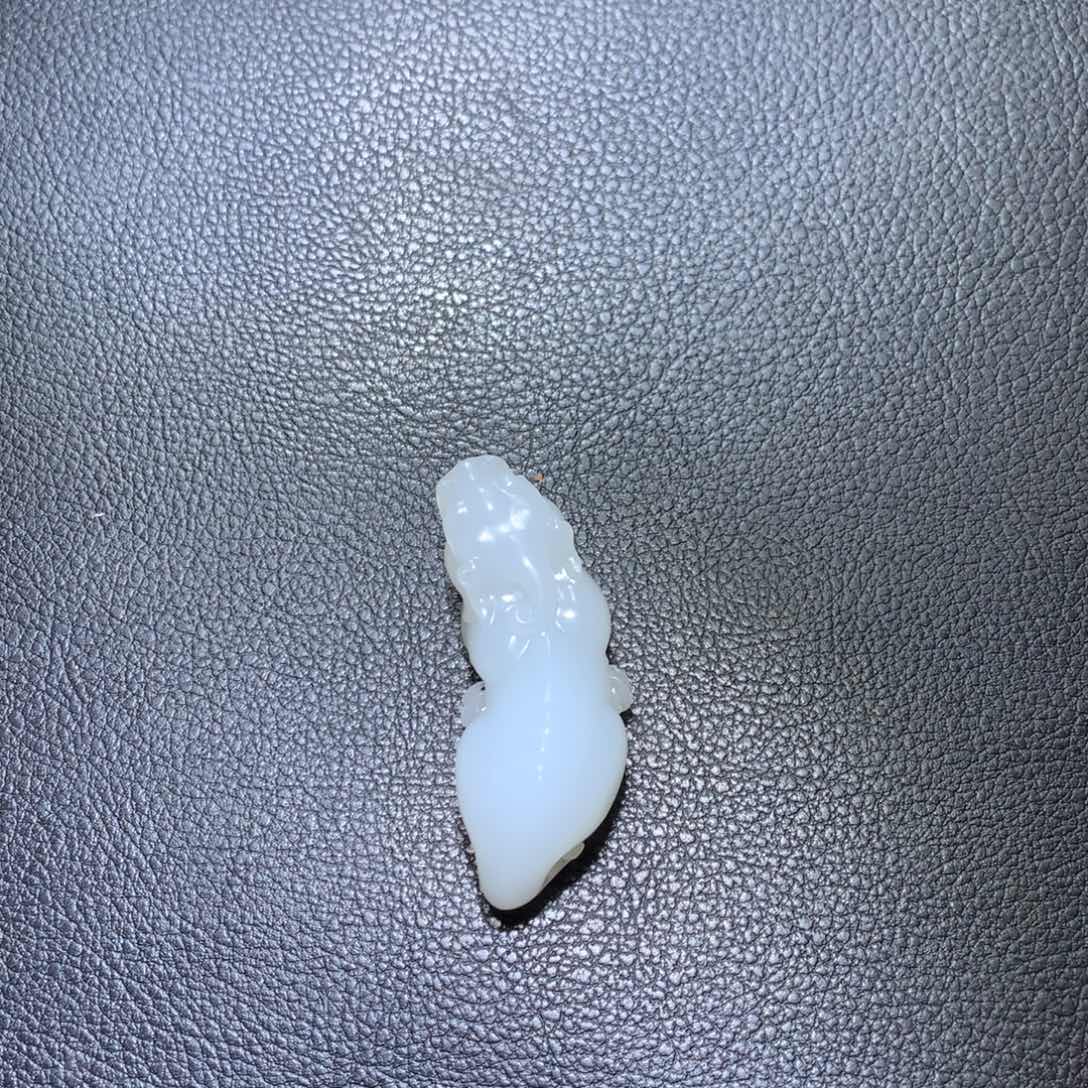 和田玉颈饰未镶嵌戈*狼