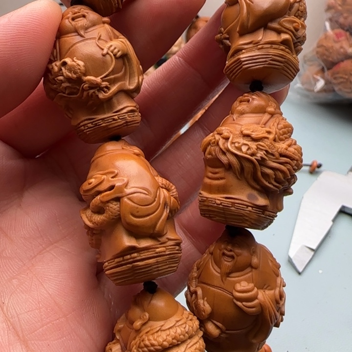 橄榄核手串雕刻工艺
