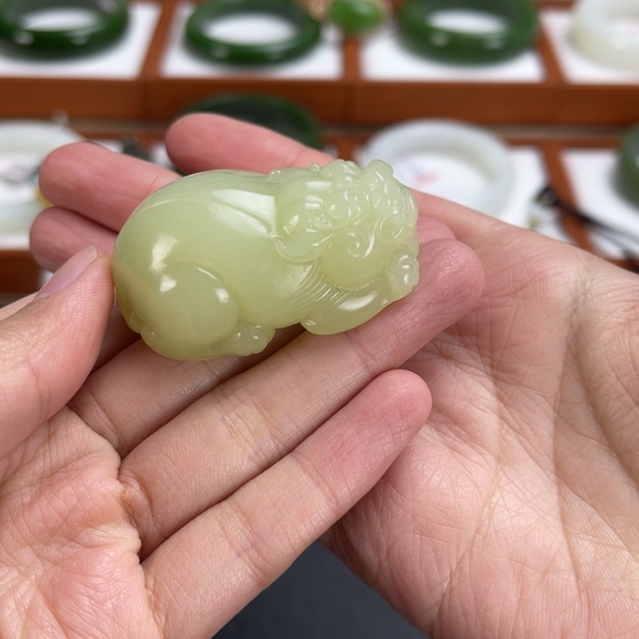 和田玉颈饰未镶嵌呼*圈