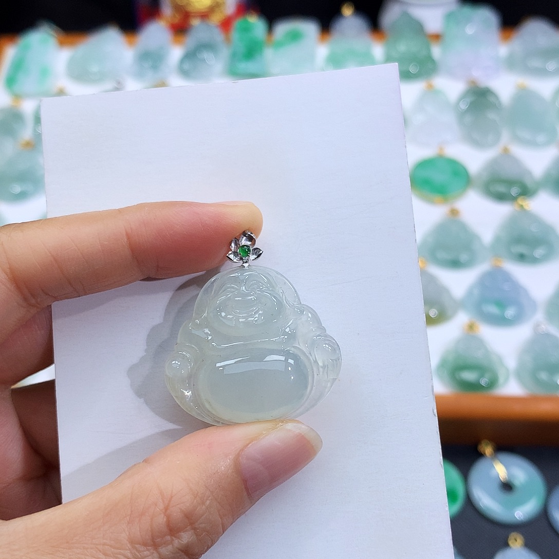 翡翠18K金镶嵌颈饰翡翠吊坠