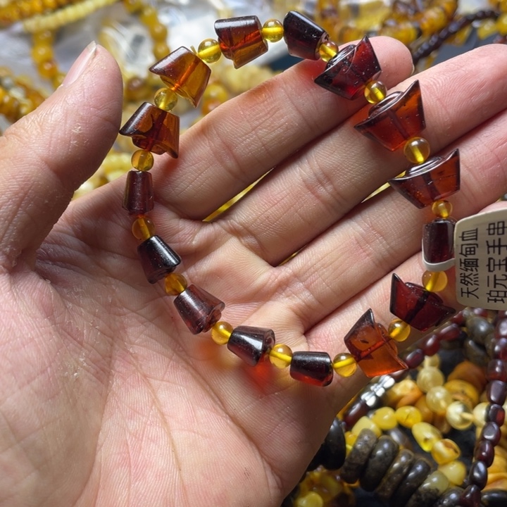 未镶嵌琥珀珠宝奇石