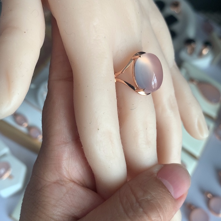 玛瑙/玉髓戒指银S925镶嵌一****?