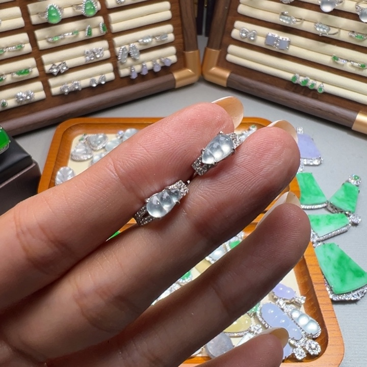 沐***翡翠未镶嵌耳饰耳饰