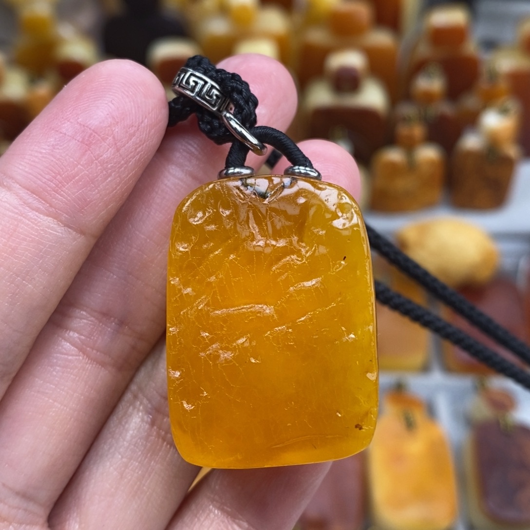 蜜蜡未镶嵌珠宝奇石