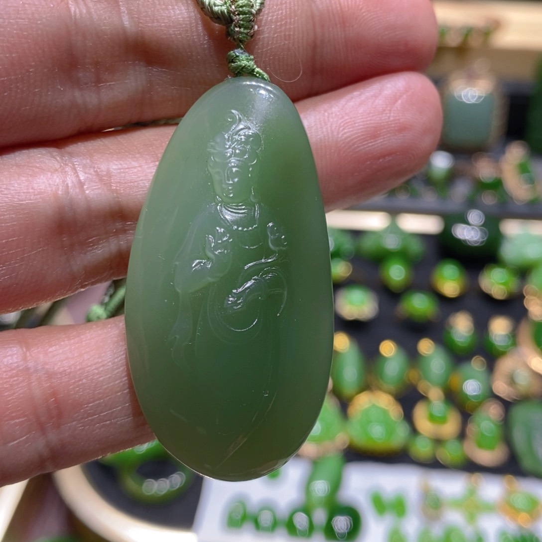 和田玉（碧玉）颈饰未镶嵌拾**子