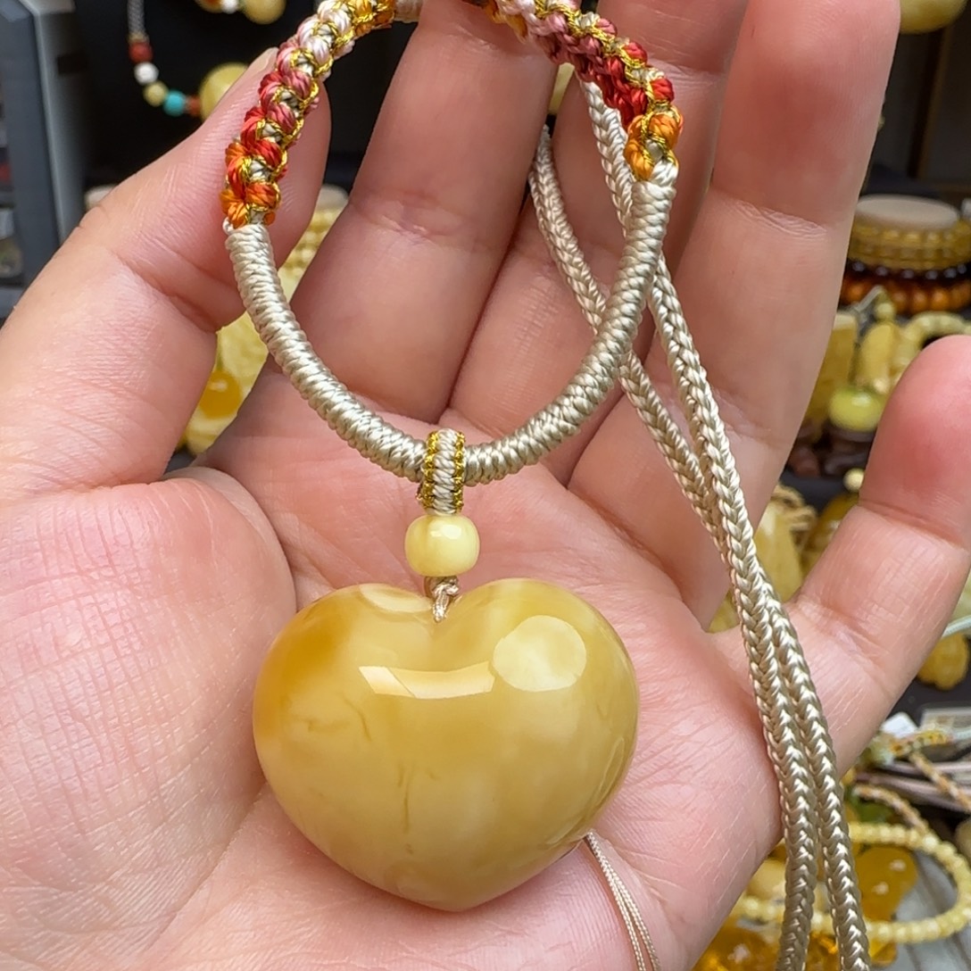 未镶嵌套链蜜蜡天然俄料浓蜡妖花蜜蜡爱心吊坠