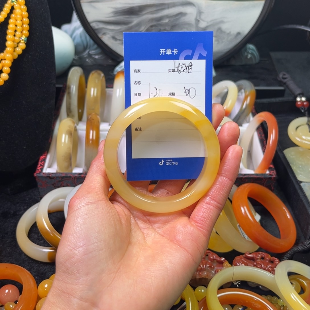 石英质玉（黄龙玉）手镯未镶嵌上*佳