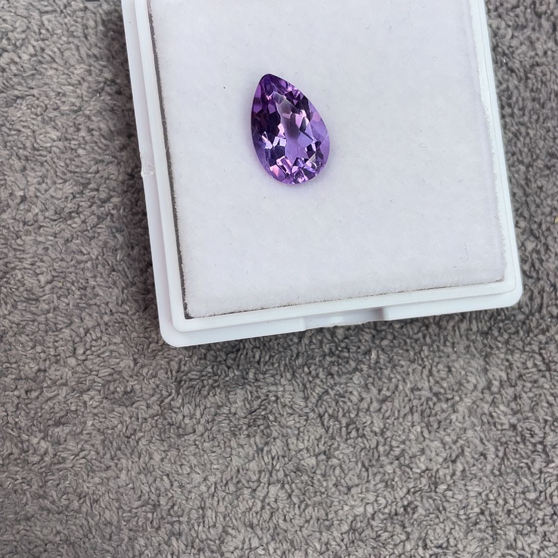 紫晶裸石未镶嵌3.1Ct。  