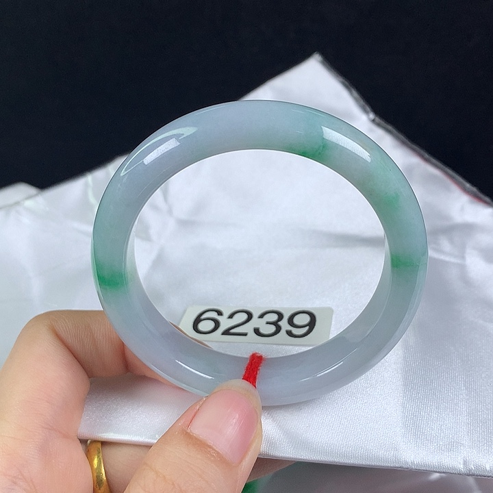翡翠未镶嵌手镯52圈 