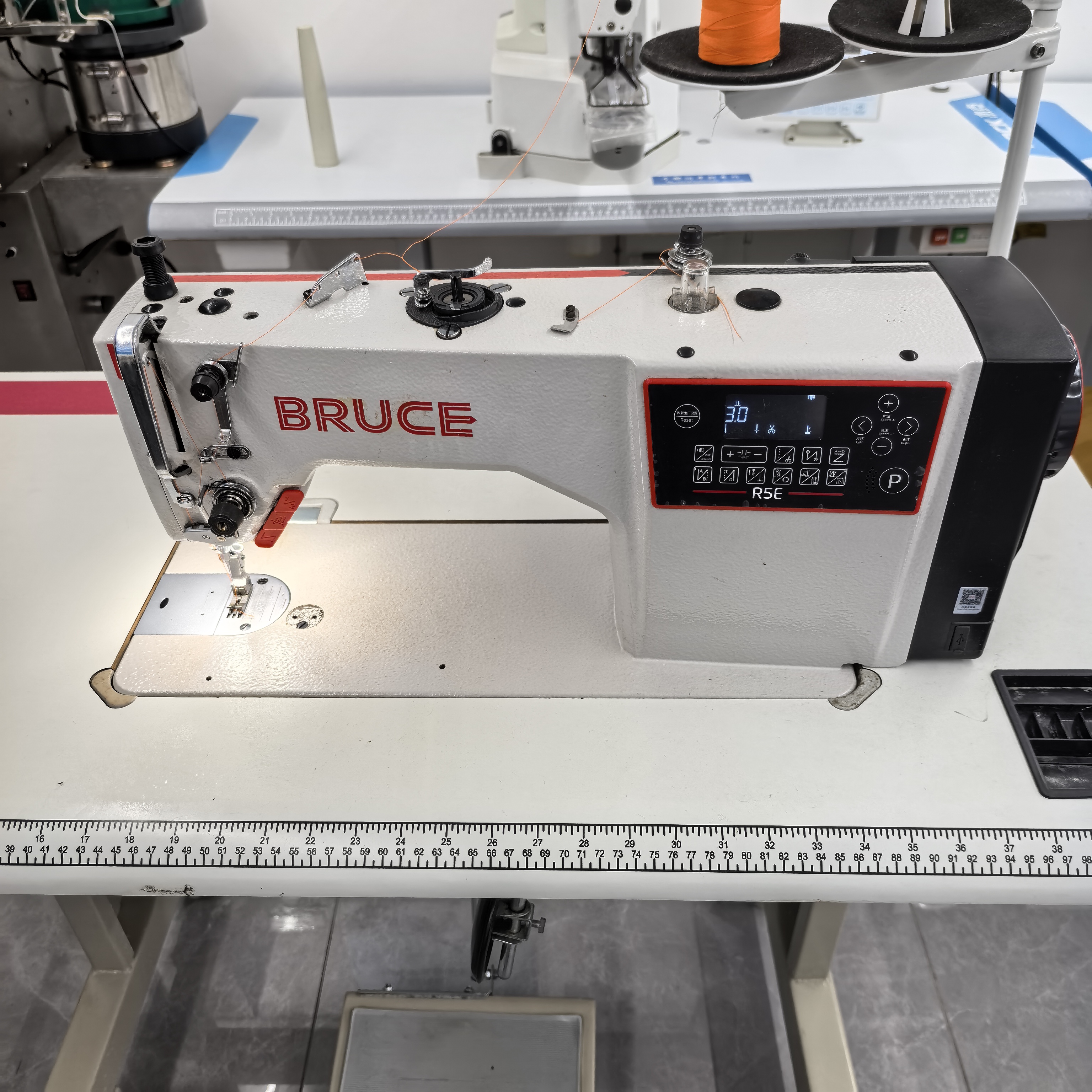 布鲁斯R5E电脑缝纫机带自动剪线功能薄厚通吃适用于家庭和工业