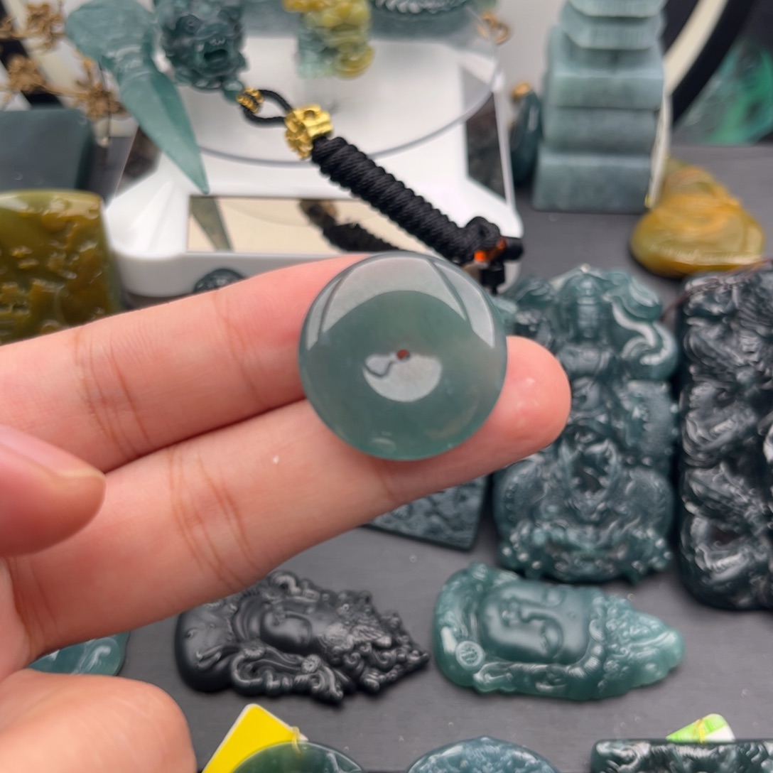 翡翠未镶嵌颈饰平安扣