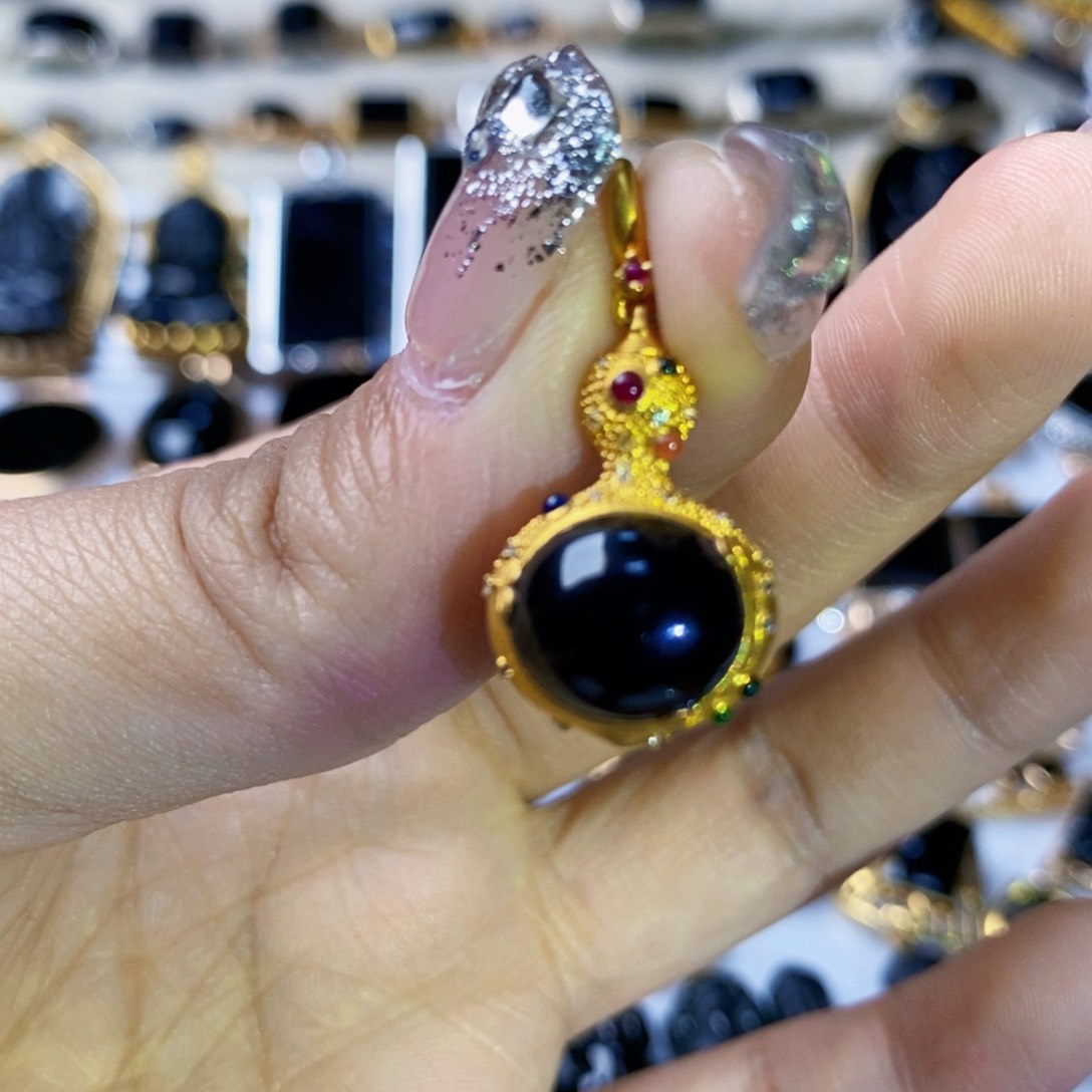 定制翡翠18K金镶嵌墨翠