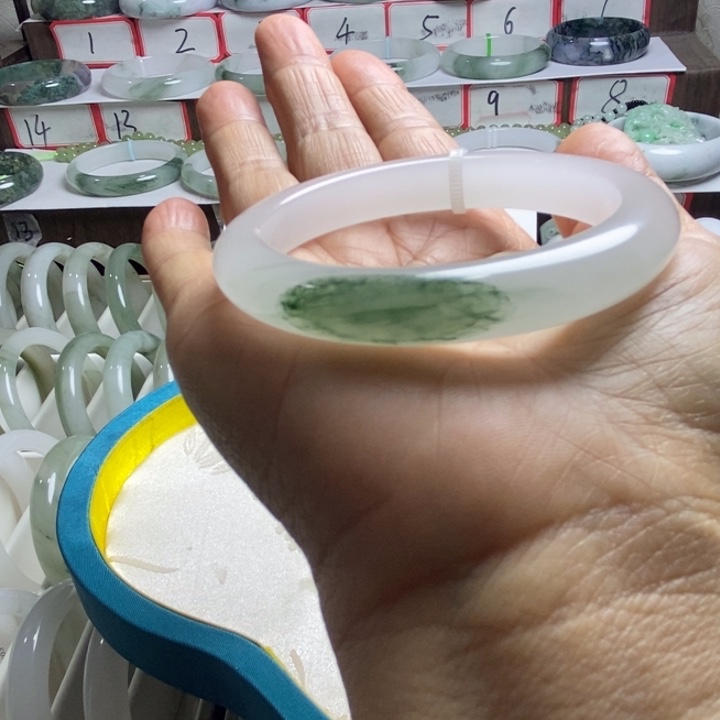 石英岩玉未镶嵌手镯