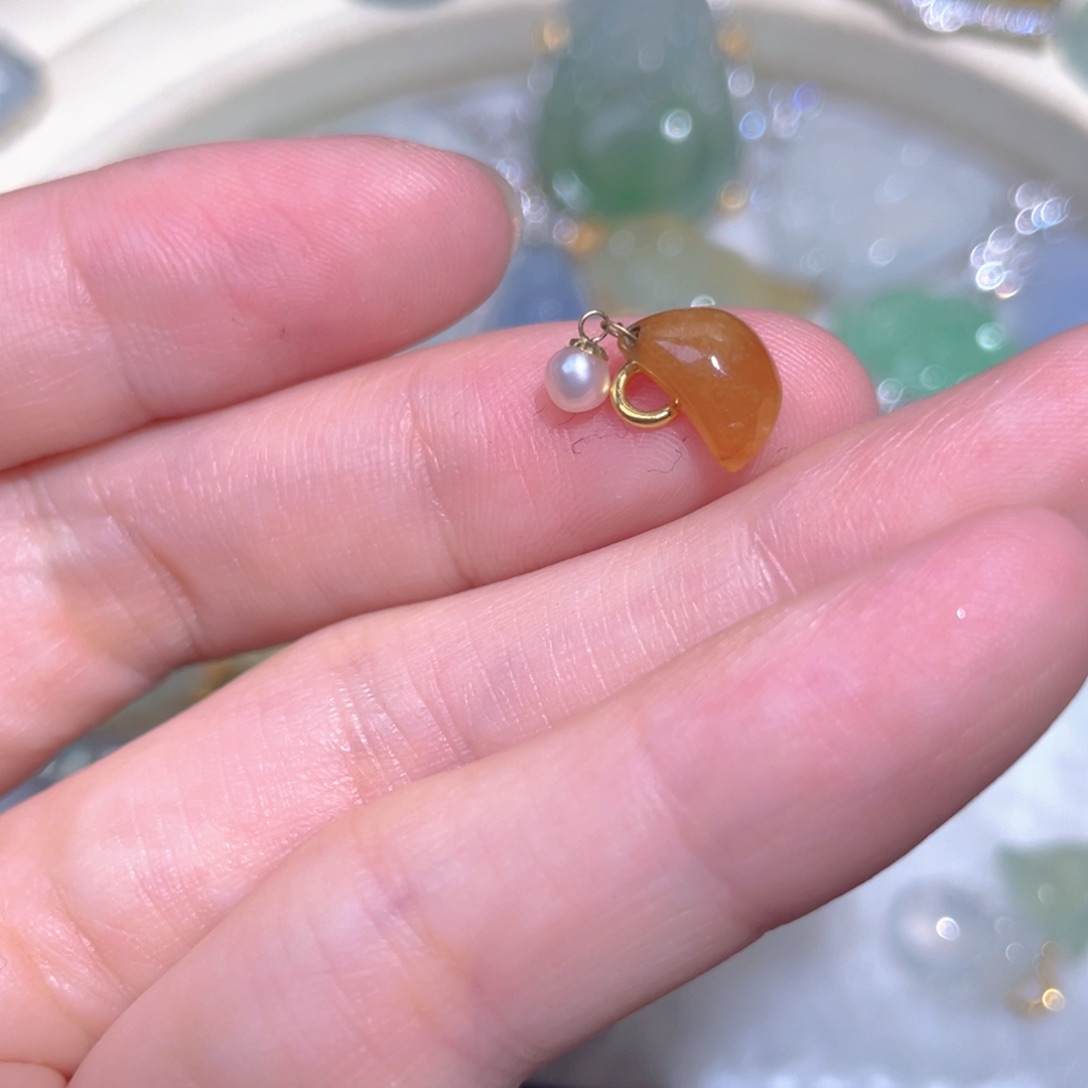 翡翠18K金镶嵌颈饰翡翠