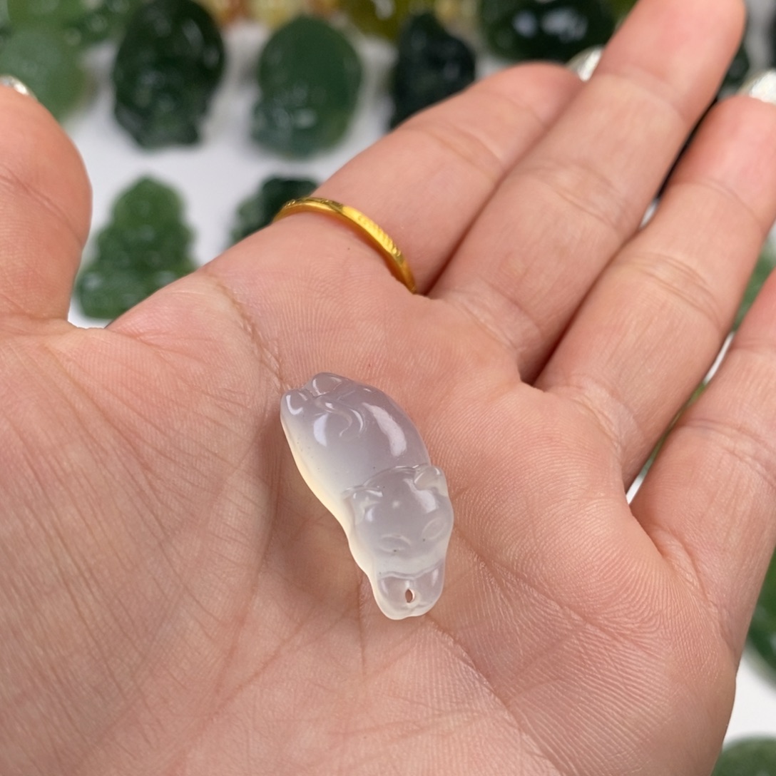 蛇纹石玉未镶嵌颈饰