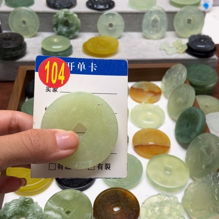 未镶嵌蛇纹石玉颈饰我****密