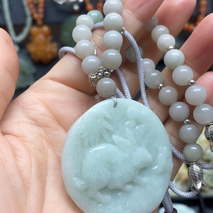 未镶嵌蛇纹石玉颈饰