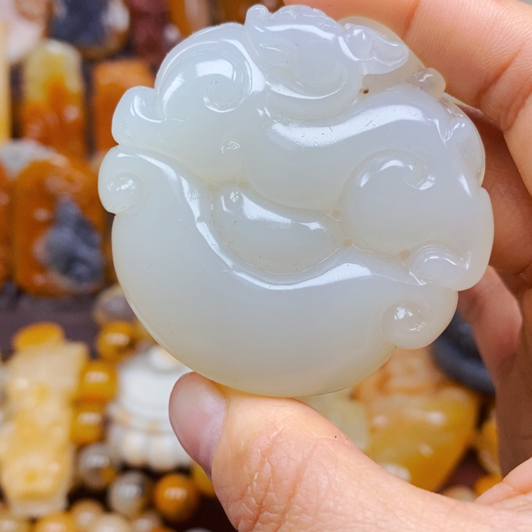 石英质玉（黄龙玉）颈饰未镶嵌