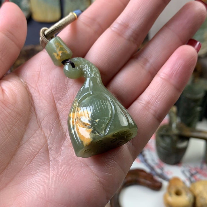 岫岩河磨玉（透闪石质玉）挂件未镶嵌