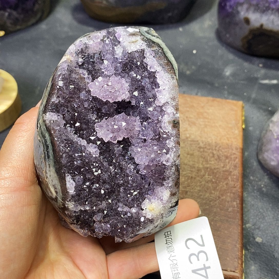 未镶嵌水晶大型摆件（非配饰）