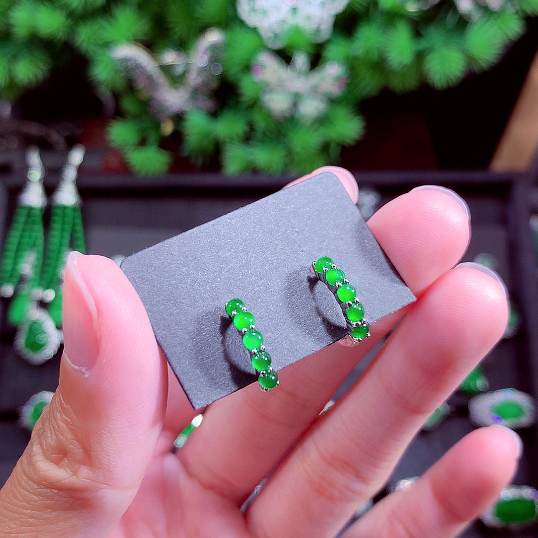 颈饰未镶嵌翡翠天然