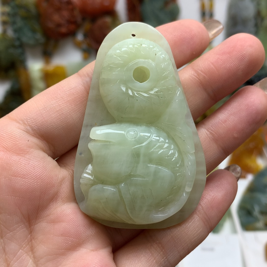 蛇纹石玉颈饰未镶嵌