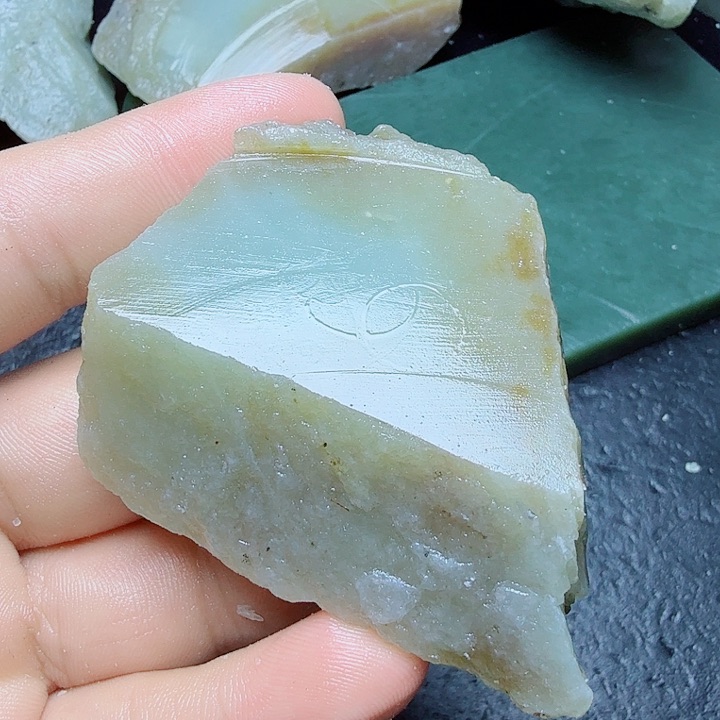 和田玉（糖玉）未镶嵌珠宝奇石