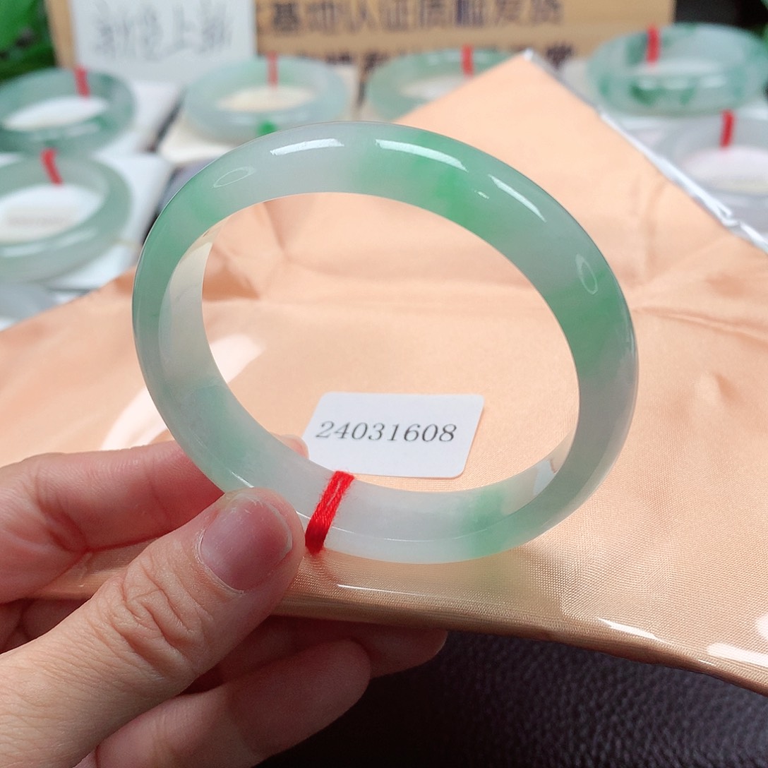 未镶嵌手镯（贵妃镯）翡翠天然A货翡翠手镯，103号，微瑕疵