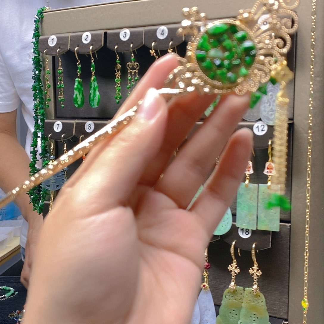 未镶嵌翡翠耳饰翡翠