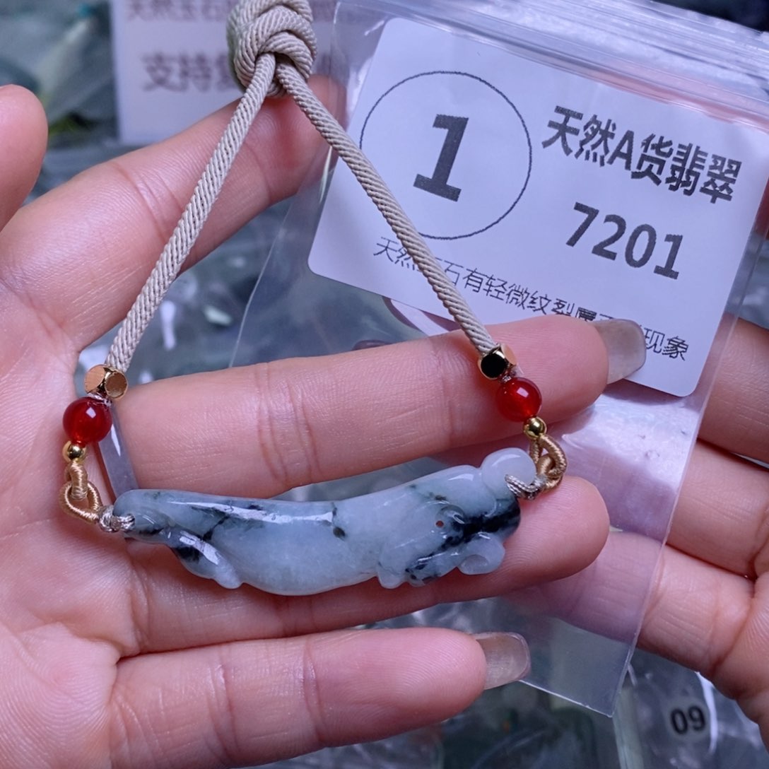 翡翠颈饰未镶嵌吊坠