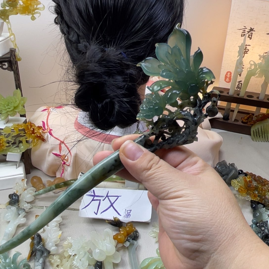 钰***嘉蛇纹石玉合金发饰