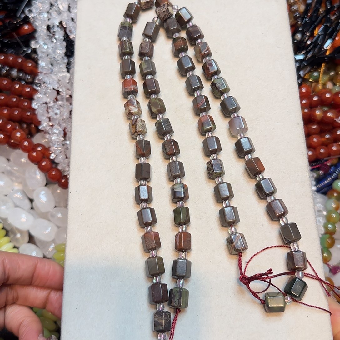 玛瑙/玉髓未镶嵌珠宝半成品花玛瑙六角切一条10mm