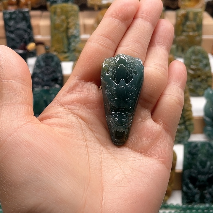 翡翠颈饰未镶嵌天然翡翠A货龙头