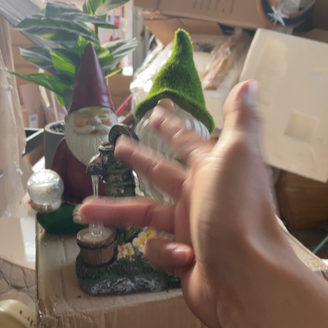 【闪购商品】树脂绿色植绒地精太阳能