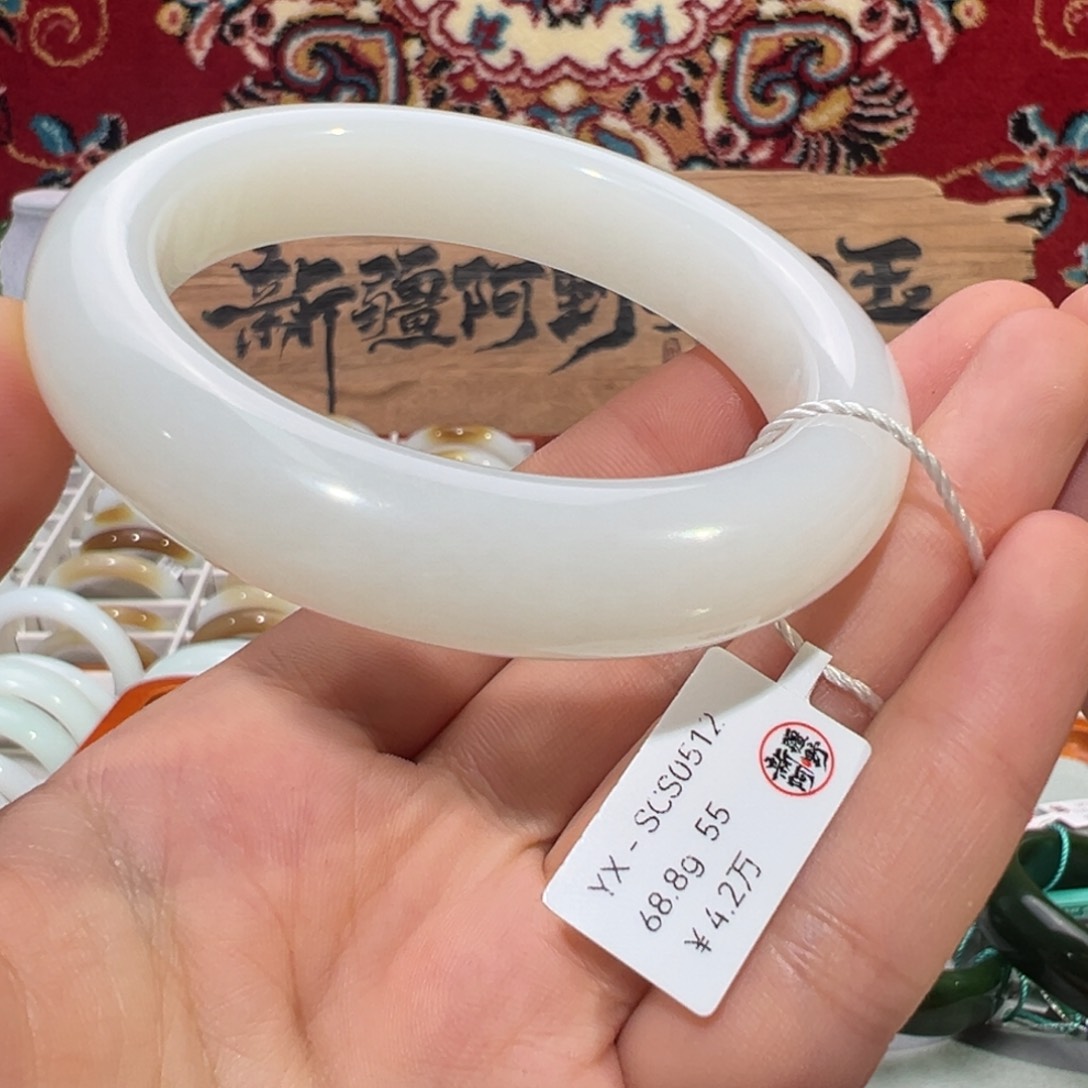 未镶嵌手镯和田玉优雅羊脂白玉手镯油膏老料泥鳅背