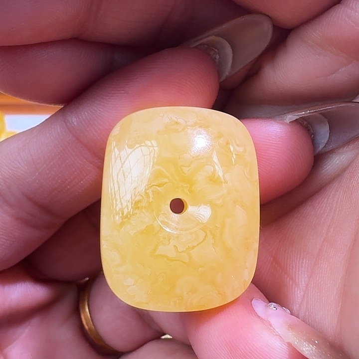 琥珀未镶嵌裸石7.18克  质检加10