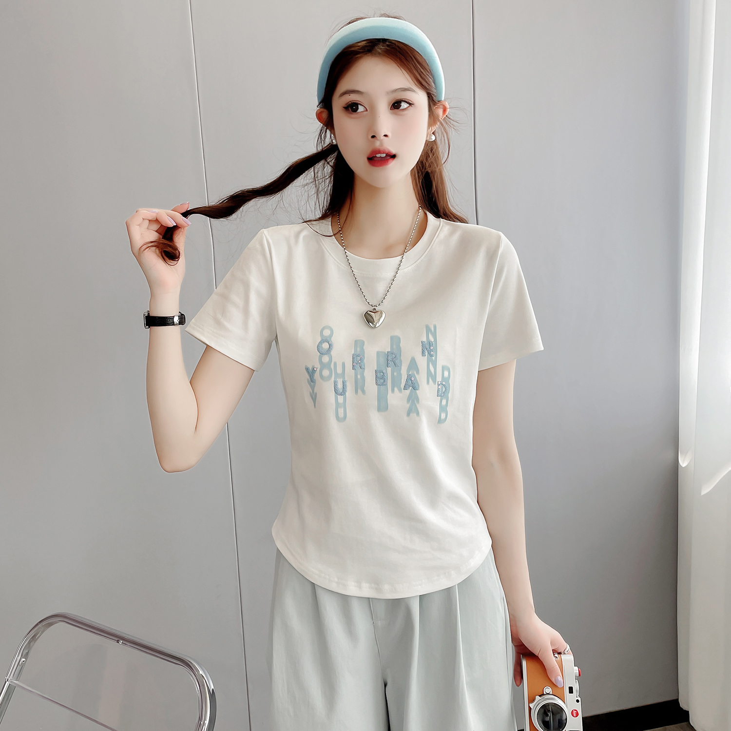 苏醒的乐园t恤女夏装新款95棉SXT53014修身版简约刺绣亮片字母